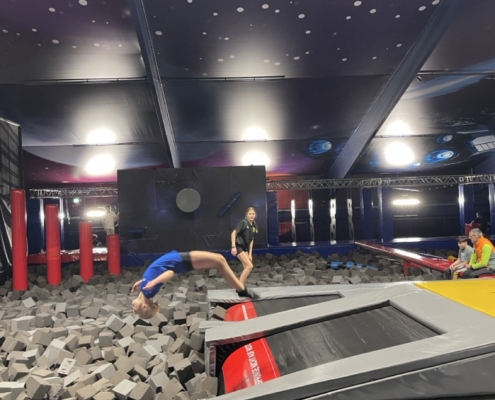 Sportklassen in der Trampolinhalle